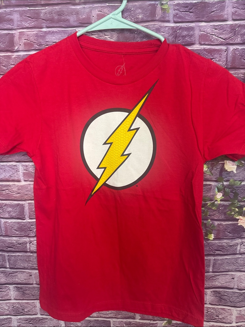Red Short Sleeve Kids Tee Yellow Lightning Bolt the flash DC Superhero small new